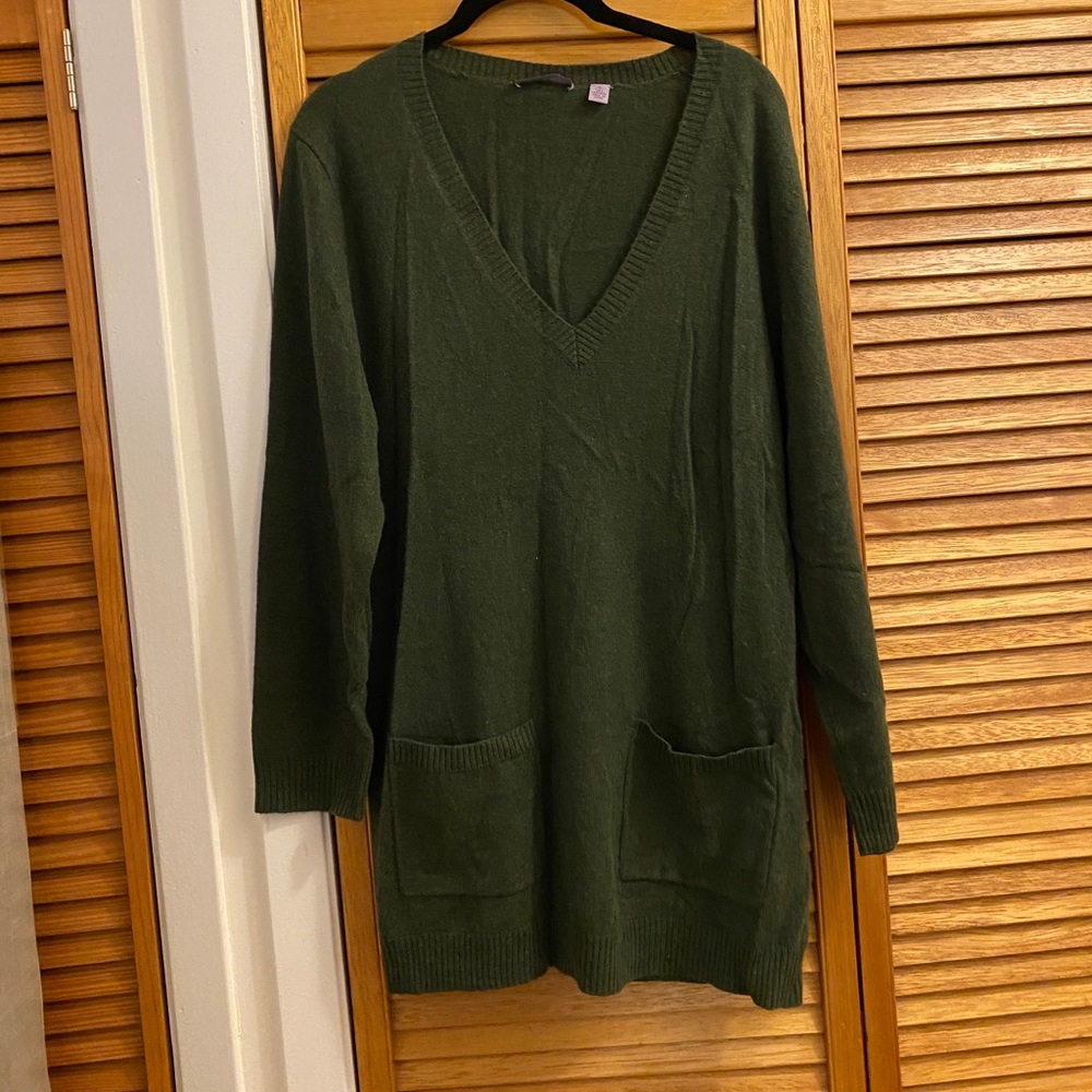 Cashmere v-neck with pockets